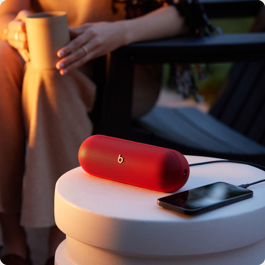 Beats Pill mostrada sobre uma mesa